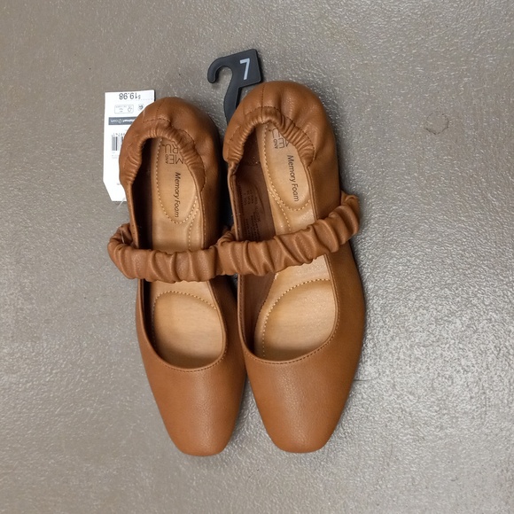 Time and Tru memory foam Cognac Flats - Picture 7 of 7